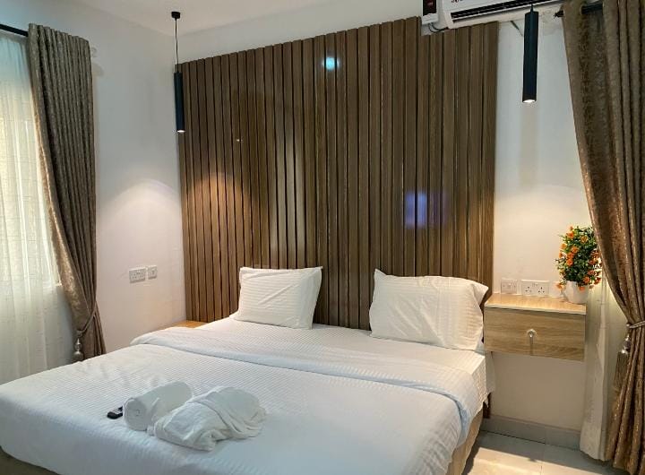 LUXURY 3Bedroom Available at vi